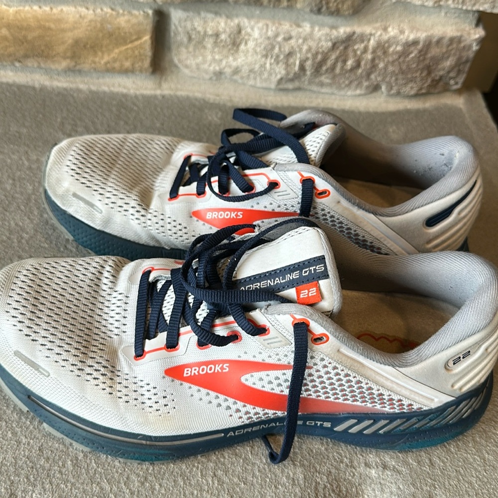 Brooks Men’s Grey Adrenaline GTS 22 Running Shoes Size 10.5